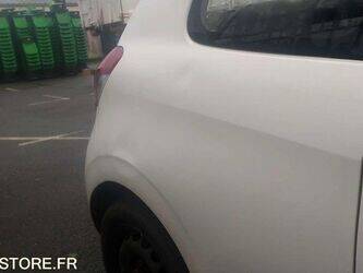 2015-peugeot-108-1402997-44835355