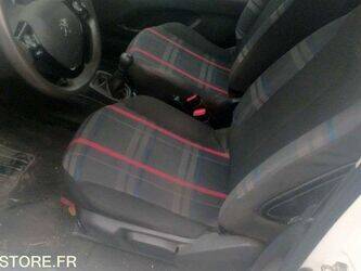 2015-peugeot-108-1402997-44835359