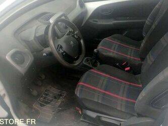 2015-peugeot-108-1402997-44835360