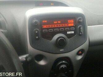 2015-peugeot-108-1402997-44835361