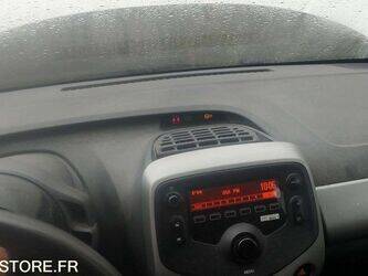 2015-peugeot-108-1402997-44835362