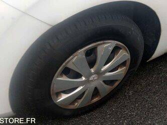 2015-peugeot-108-1402997-44835364