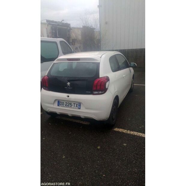 2015 Peugeot 108-44835367