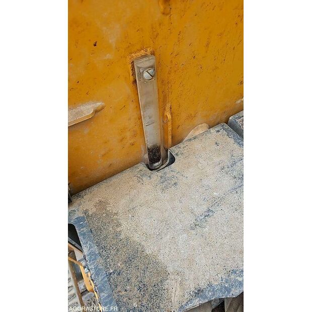 2010 ليبهير R974C-44835470