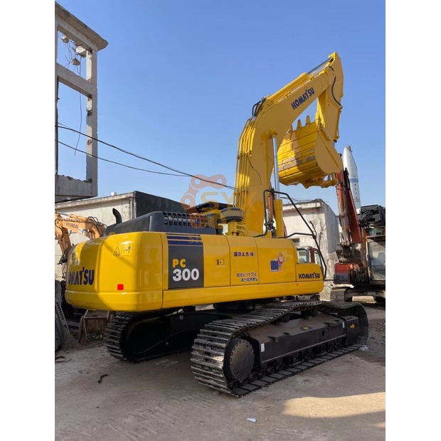 2023 Komatsu PC300-44835493