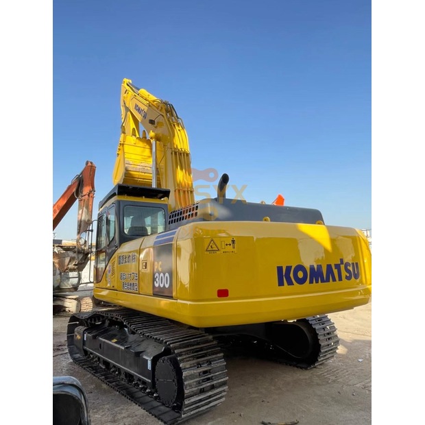 2023 Komatsu PC300-44835496