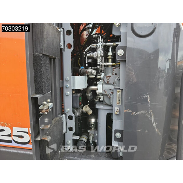 2019 Hitachi ZX225USLC-6-44835849