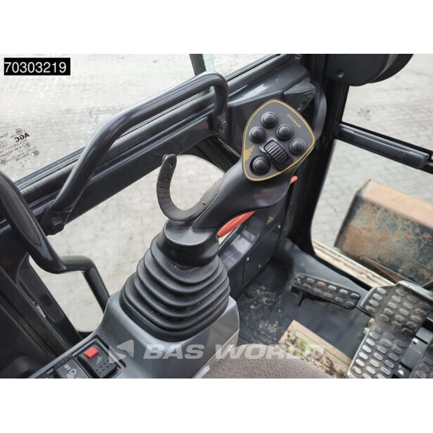 2019 Hitachi ZX225USLC-6-44835859