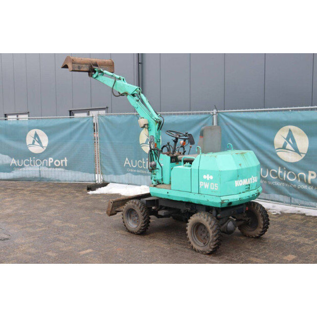 كوماتسو PW05-44837026
