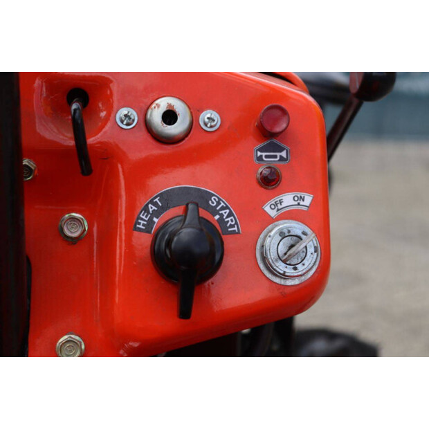 KUBOTA B7000-44838594