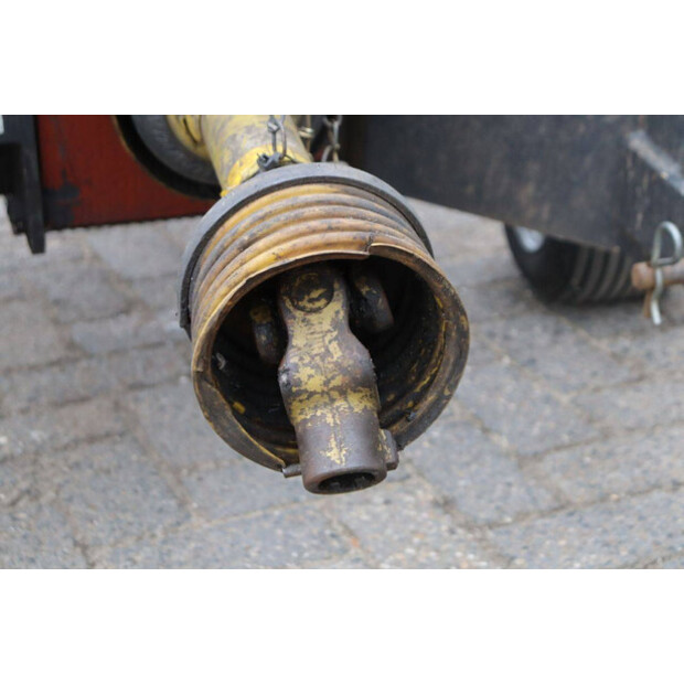 2003 KWH 2051 PTO-44839024