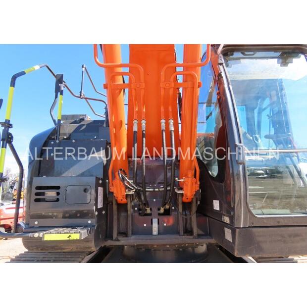 2021 Hitachi ZX225USLC-6-44840177