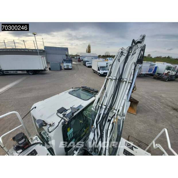 2017 كوماتسو PC210LC-10-44840843