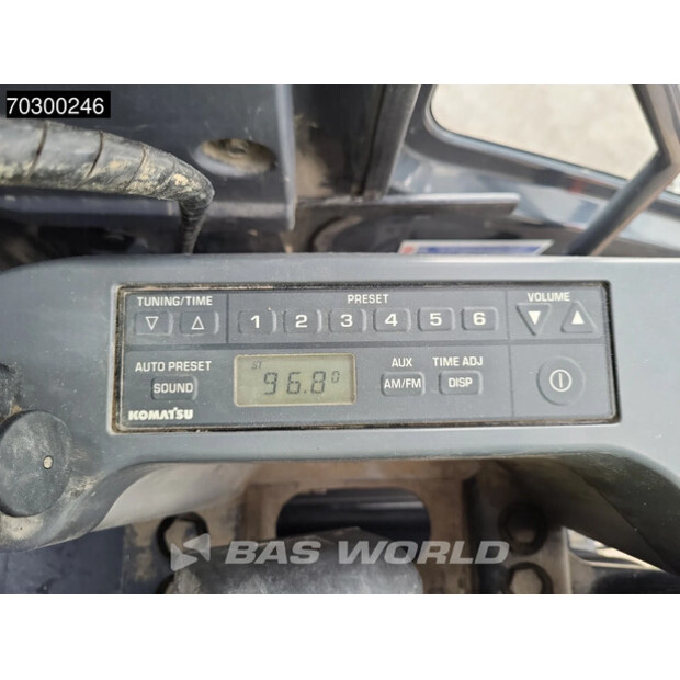 2017 كوماتسو PC210LC-10-44840860