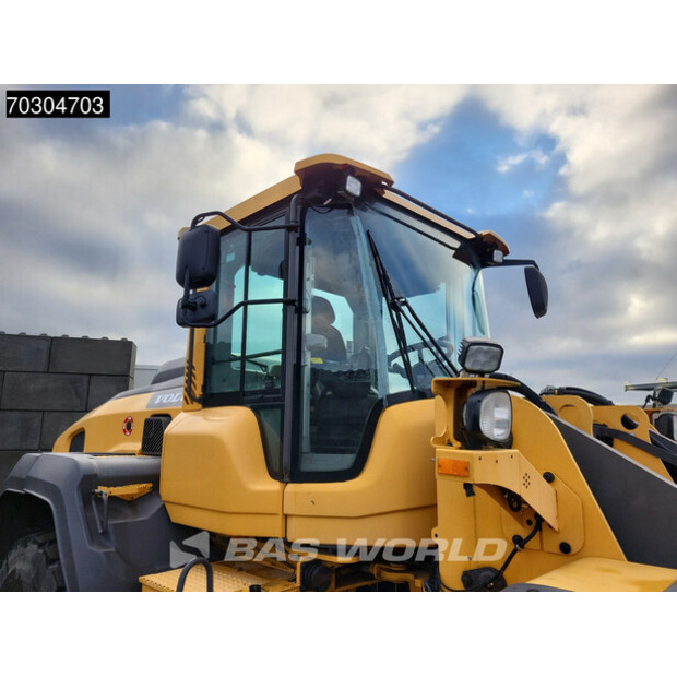 2015 فولفو L110H-44841091