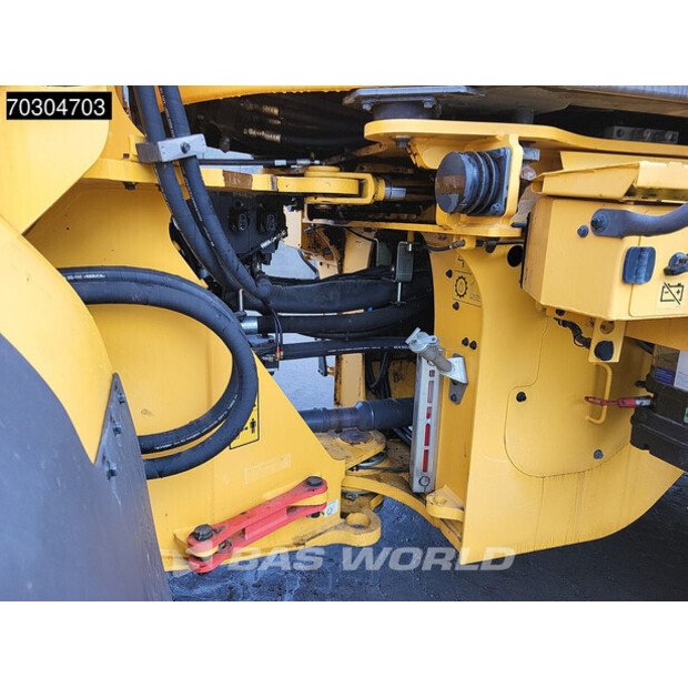 2015 فولفو L110H-44841093