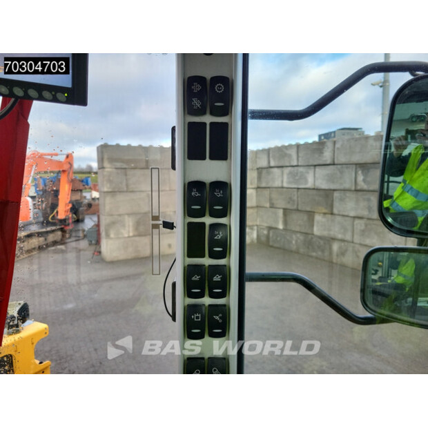 2015 فولفو L110H-44841105