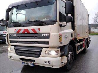 صورة ل شاحنات النفايات 2012 داف CF75