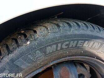 2019-renault-megane-1402970-44855766