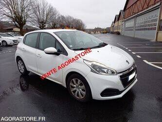 2015-peugeot-208-1402972-44855773