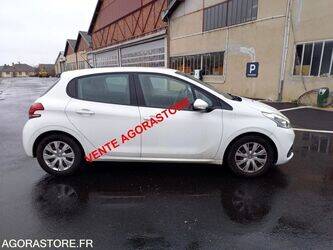 2015-peugeot-208-1402972-44855774