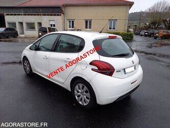 2015-peugeot-208-1402972-44855776