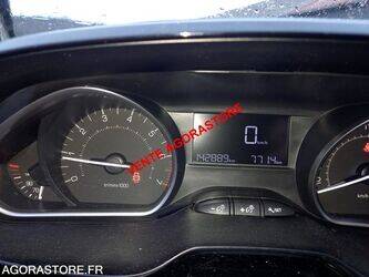 2015-peugeot-208-1402972-44855778