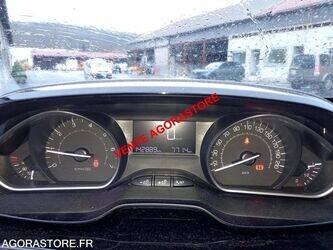 2015-peugeot-208-1402972-44855779