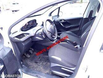 2015-peugeot-208-1402972-44855780