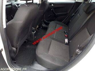 2015-peugeot-208-1402972-44855781