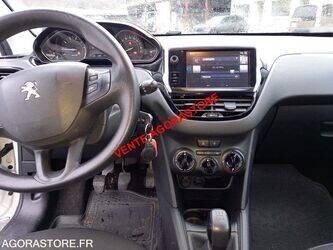 2015-peugeot-208-1402972-44855786