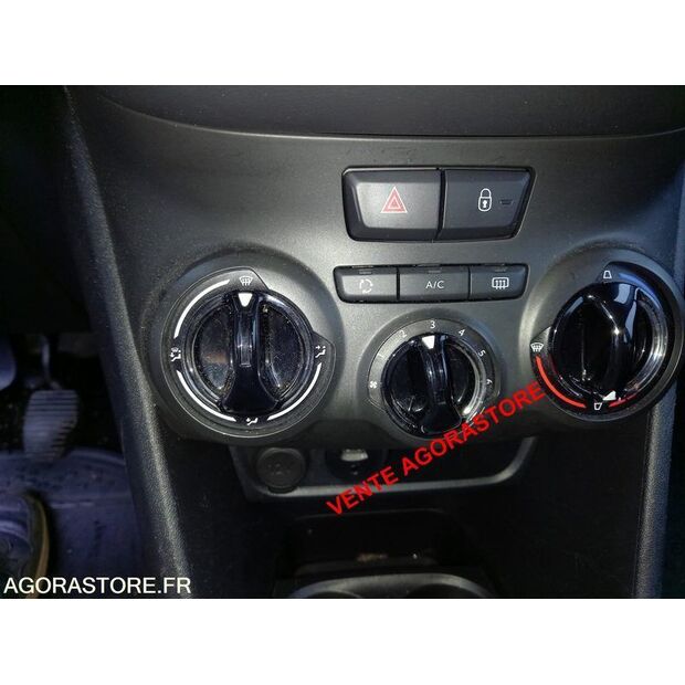 2015 Peugeot 208-44855787