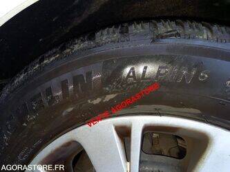 2015-peugeot-208-1402972-44855788