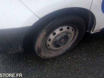 2017-renault-trafic-1402994-44855874