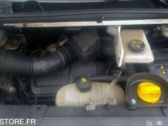 2017-renault-trafic-1402994-44855875