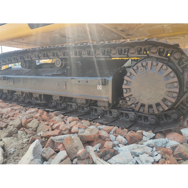 2023 Caterpillar 320D2L-44855895