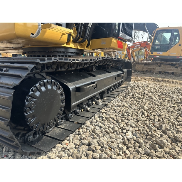 2024 Caterpillar 320D-44855901