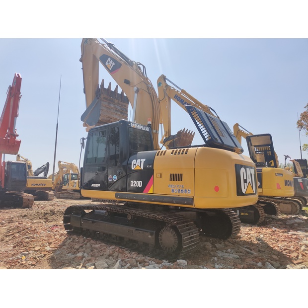 2023 Caterpillar 320D2L-44855903