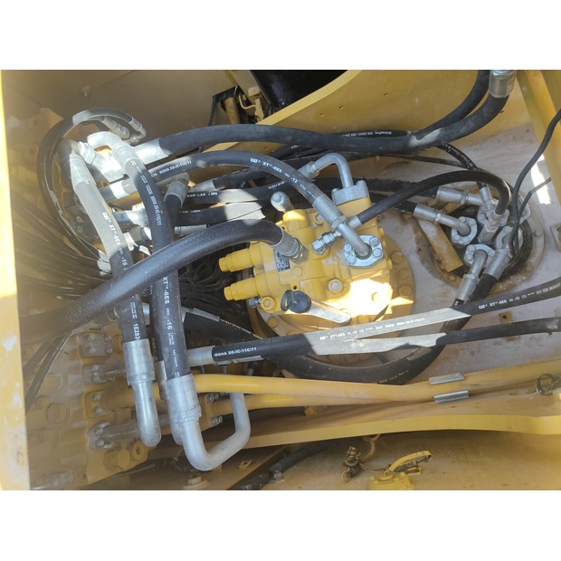 2023 Caterpillar 320D2L-44855906