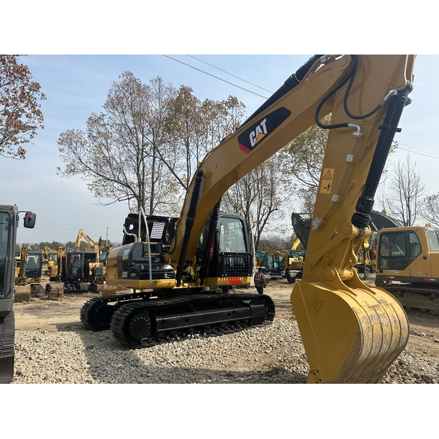 2024 Caterpillar 320D-44855912
