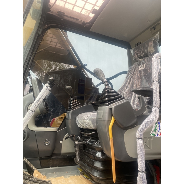 2025 كاتربيلر 320D2L-44855963