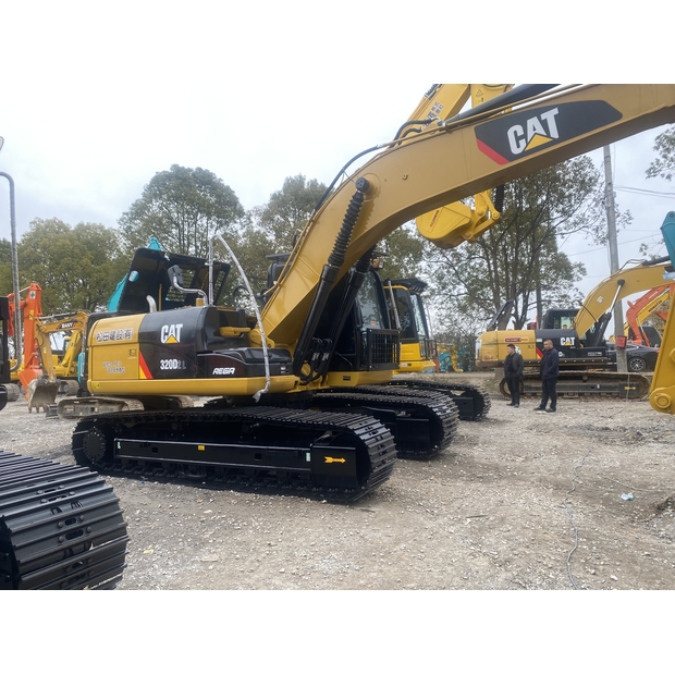 2025 كاتربيلر 320D2L-44855965