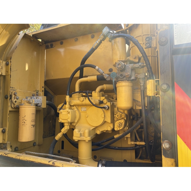 2022 كاتربيلر 320D-44856011