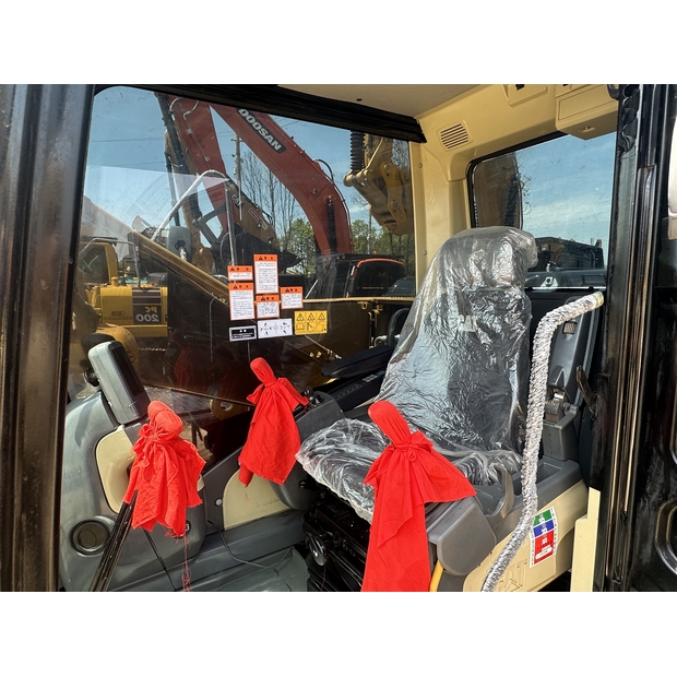 2024 Caterpillar 320D-44856042