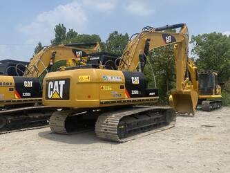 صورة ل حفارات مجنزرة 2024 كاتربيلر 320D