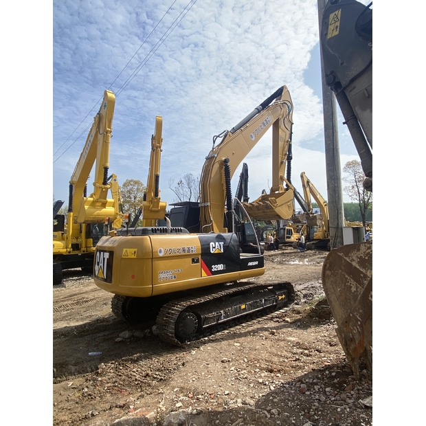 2024 Caterpillar 320D-44856063