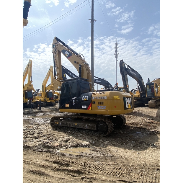 2024 Caterpillar 320D-44856071