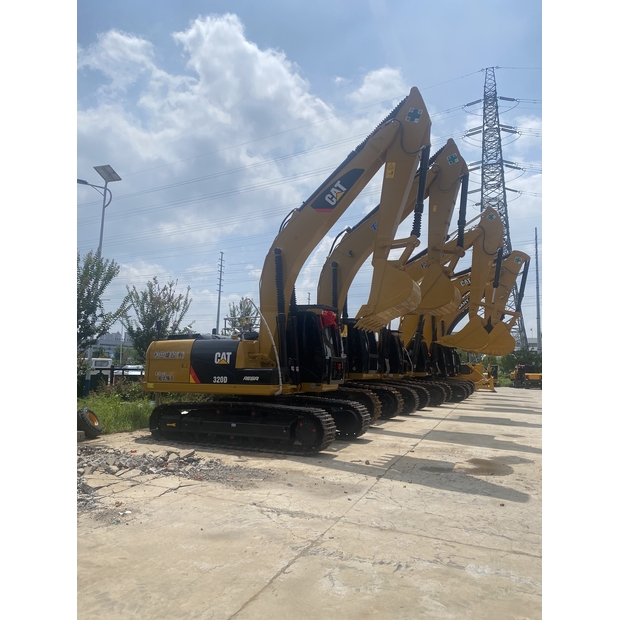 2023 Caterpillar 320D-44856492