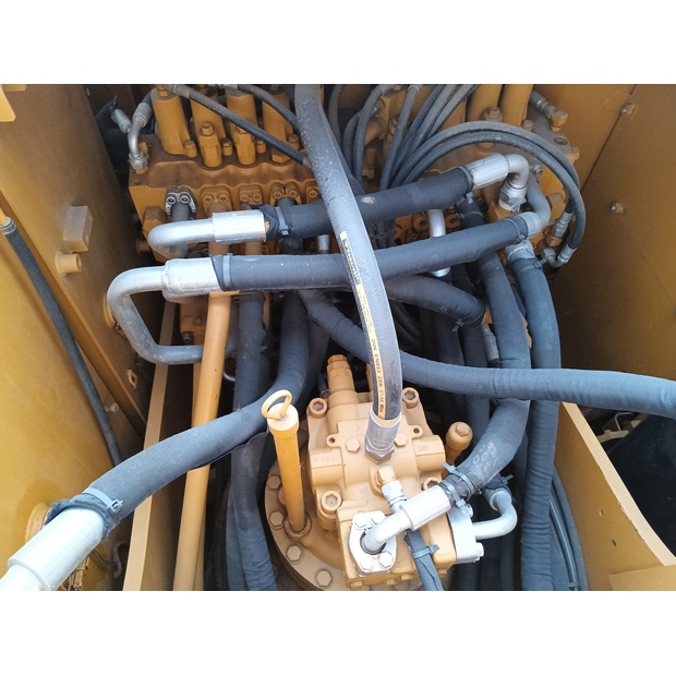 2025 كاتربيلر 320D2L-44857716