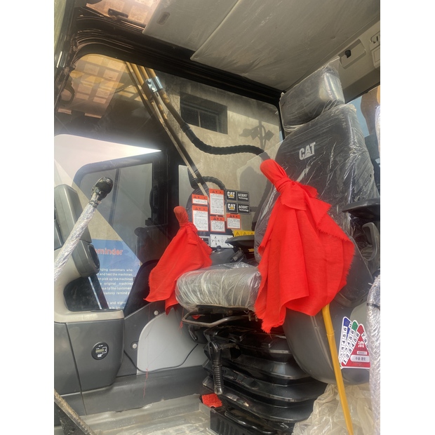 2024 Caterpillar 320D2-44857723